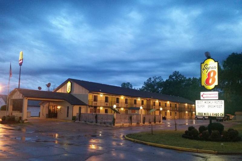 Super 8 By Wyndham Clarksville Ar Exterior photo