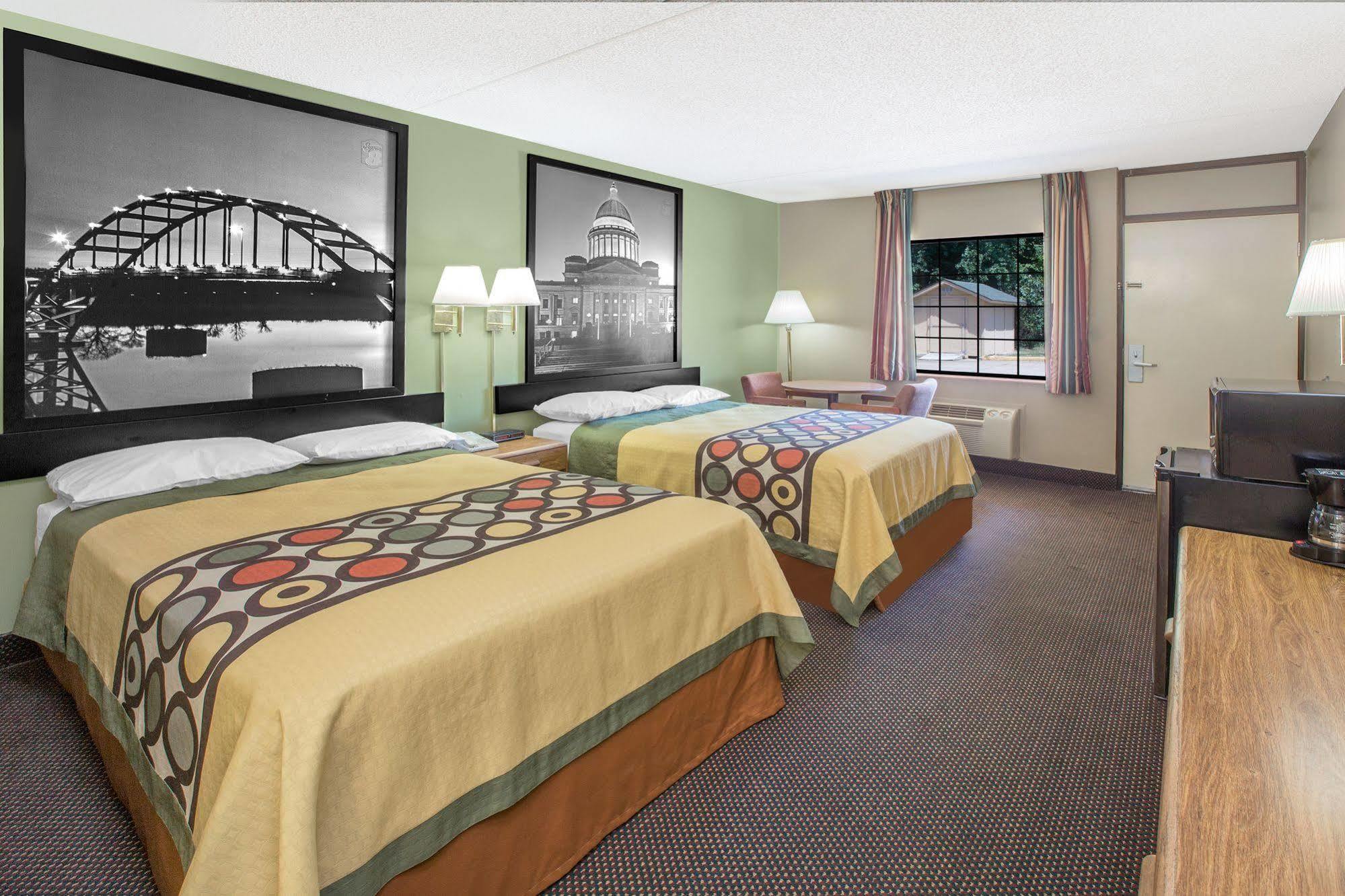 Super 8 By Wyndham Clarksville Ar Exterior photo